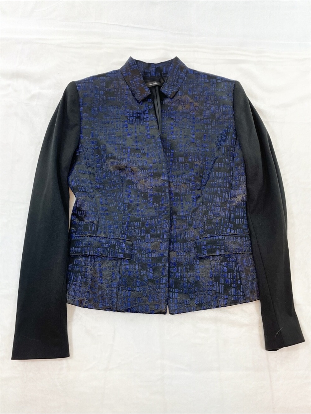 $135 Tahari Abstract Embroidered Blazer Size 6 Women’s